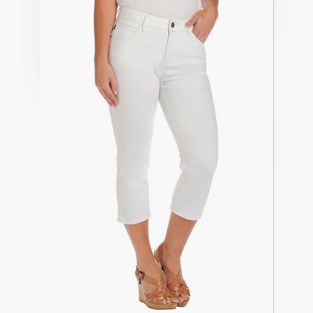 Lee Women's Petite Easy Fit Frenchie Capri Jean Size 4 Petite